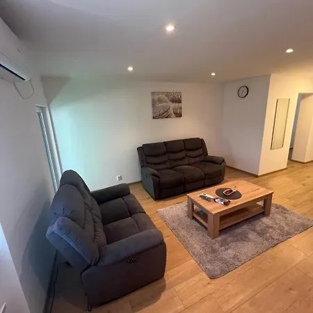 Uno Διαμέρισμα *