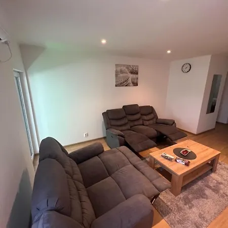 Uno Διαμέρισμα *